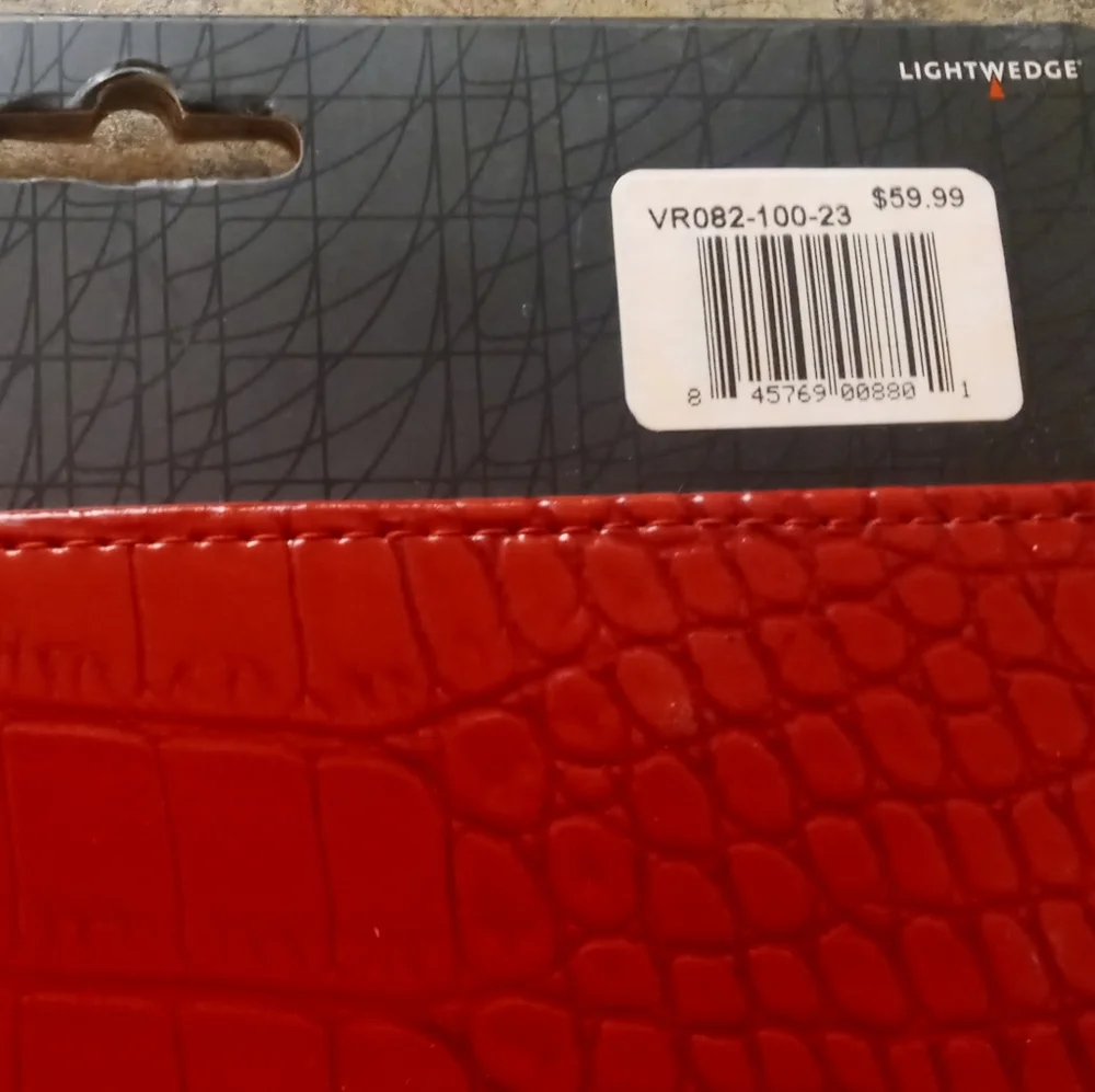 Varso Darwin cover for ipad or unversal tablets red croc skin - Picture 8 of 8